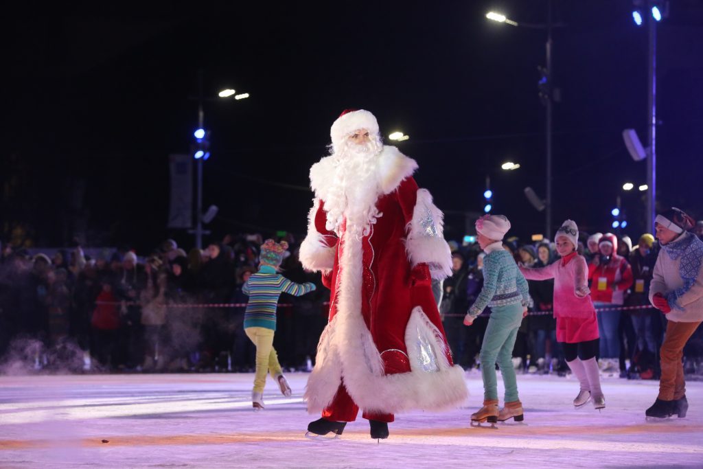 Уже в следующем месяце москвичи смогут прокатиться на коньках