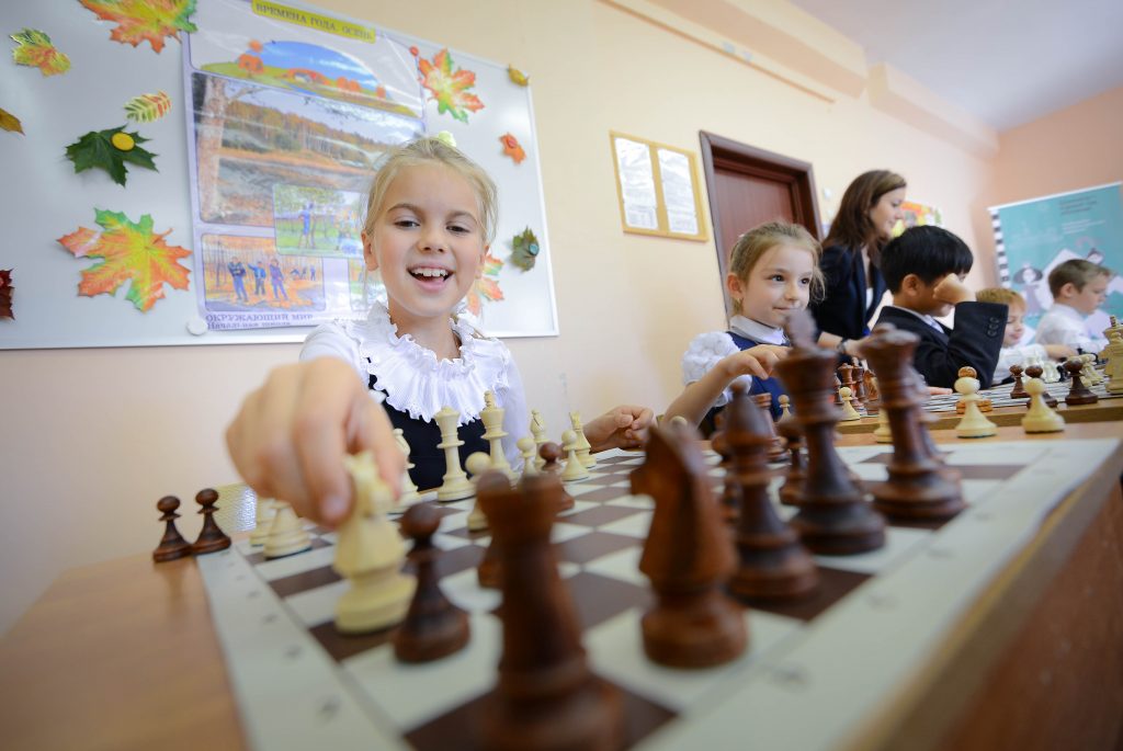 Урок игры в шахматы в школе №1883. Фото: архив "Вечерней Москвы".