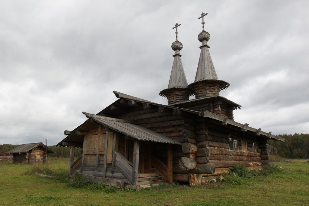 Эту церквушку в историческом урочище Введенское-Борисовка построили местные жители, воссоздав атмосферу XVIII века. Фото: Владимир Смоляков.