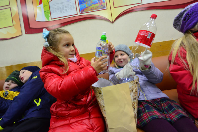 Жители смогут сдать пластиковые крышки на переработку до конца января. Фото: архив, "Вечерняя Москва"