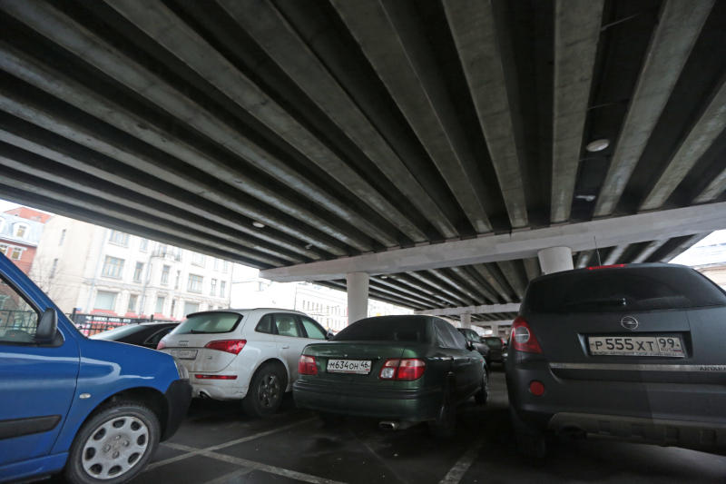 Новые парковки устроят в Кленовском
