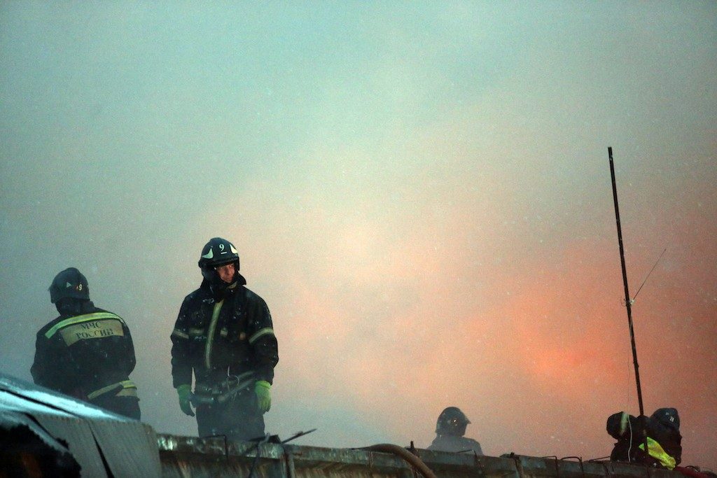 Двое спасателей госпитализированы после пожара в Новой Москве