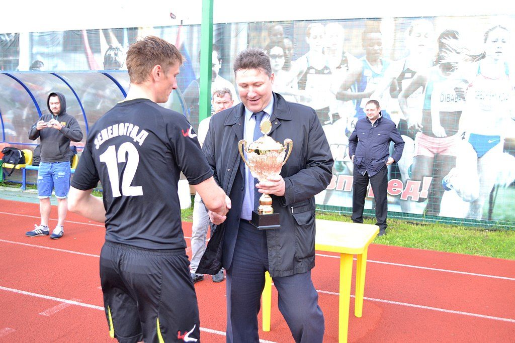Учителя и родители Зеленограда одержали победу в финальных играх по футболу на Кубок Департамента образования