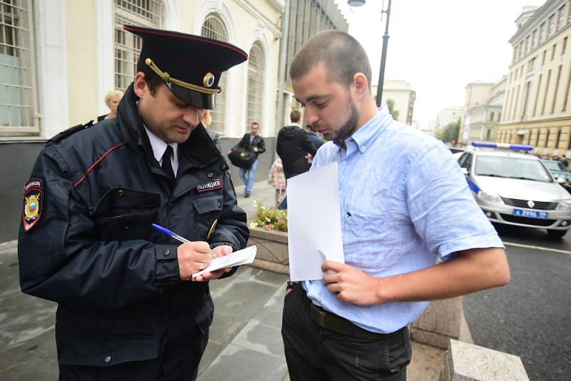 Сотрудники полиции в Новой Москве задержали подозреваемую в сбыте наркотических веществ