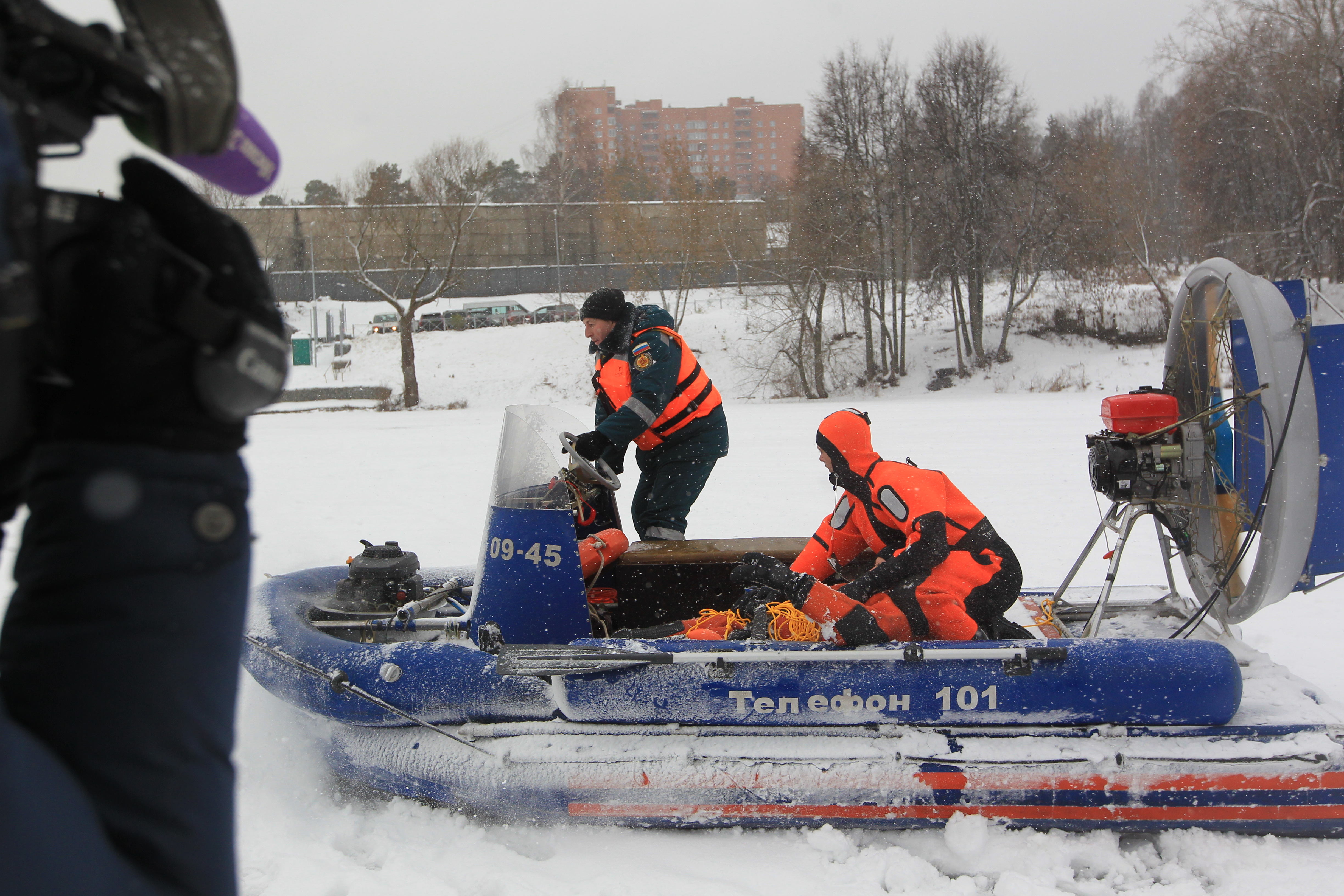 Спасатели проводят профилактические мероприятия на водоемах ТиНАО в зимний период