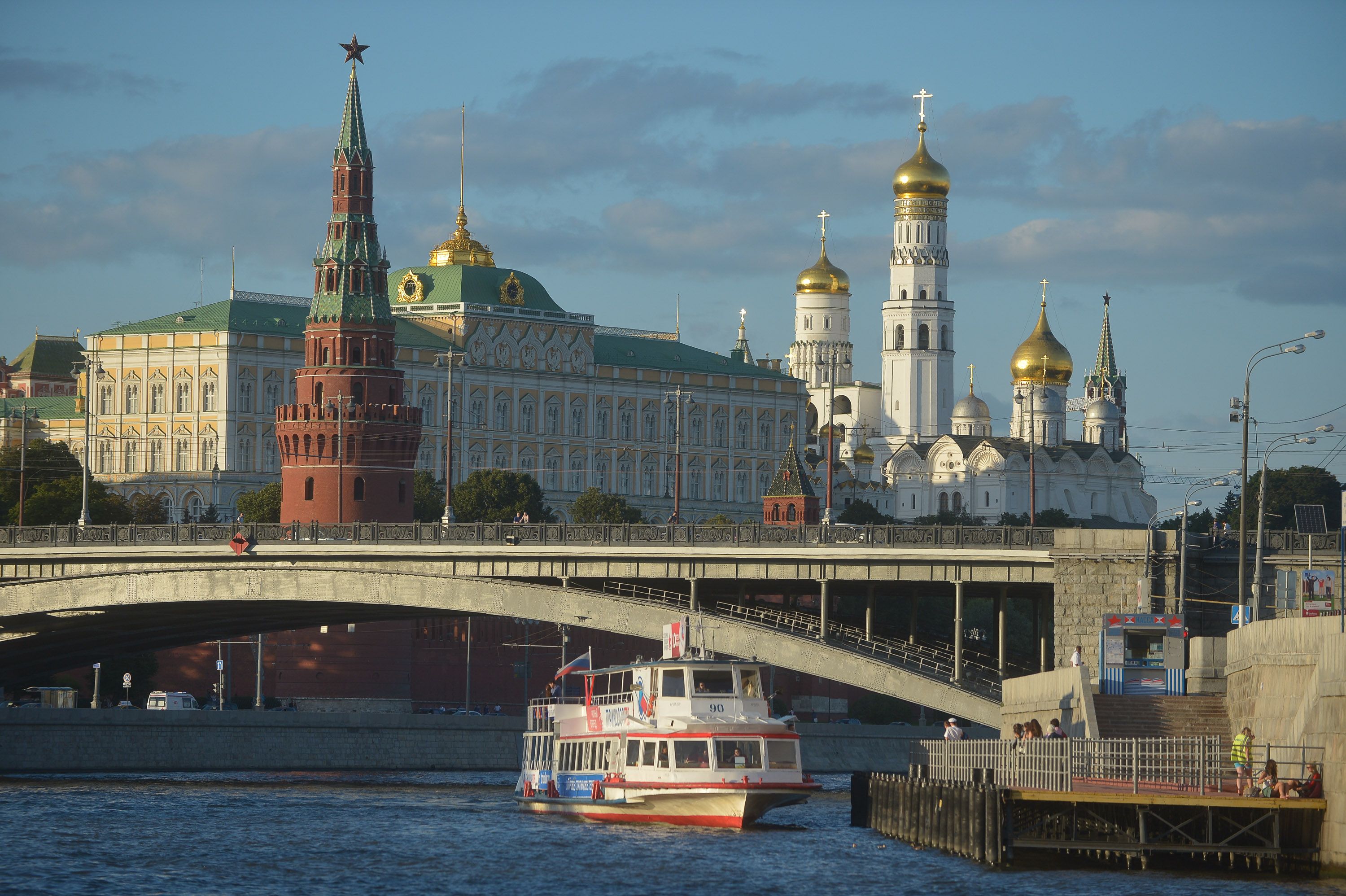 Флот речных трамвайчиков вошел в Москву-реку