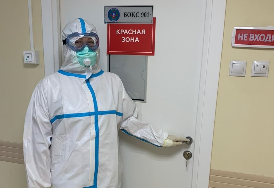 16 ноября 2020 года. Врач-инфекционист Светлана Пукова не только лечит людей от коронавируса, но и принимает участие в перепрофилировании стационаров. Фото из личного архива