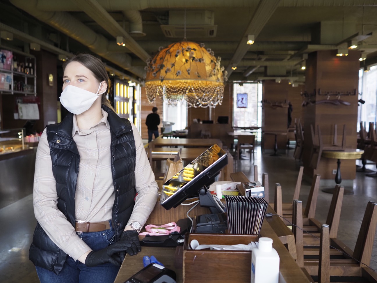 Более 100 кафе и ресторанов подали заявки на создание у себя безковидных зон