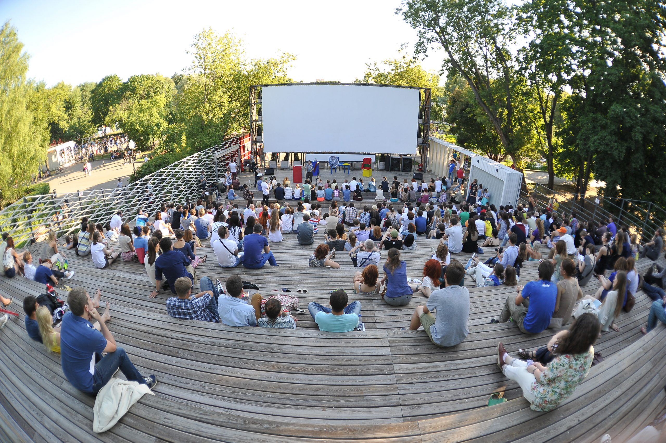Выбор комфортного летнего кинотеатра в парках столицы предоставили москвичам