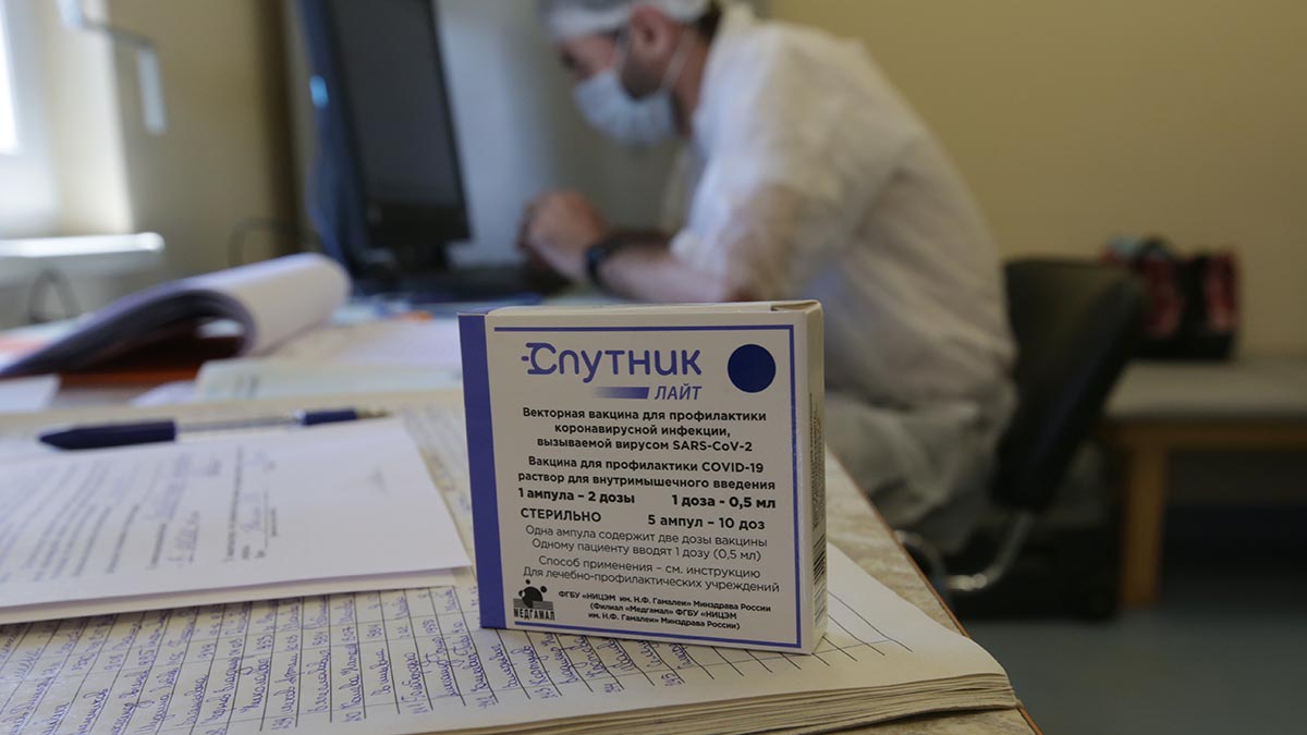 За последние 24 часа в России зарегистрировали 20 992 случая коронавирусной инфекции