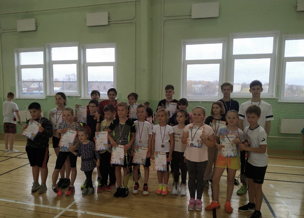 Спортсмены из Кленовского заняли призовые места на соревнованиях по бадминтону