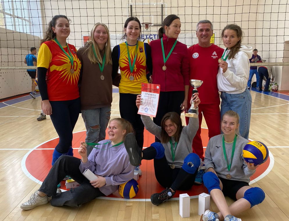 Женская команда спортивного клуба «Олимп» в Краснопахорском заняла призовое место в окружных соревнованиях