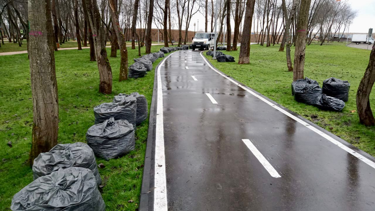 Уборку опавших листьев завершили в поселении Десеновское