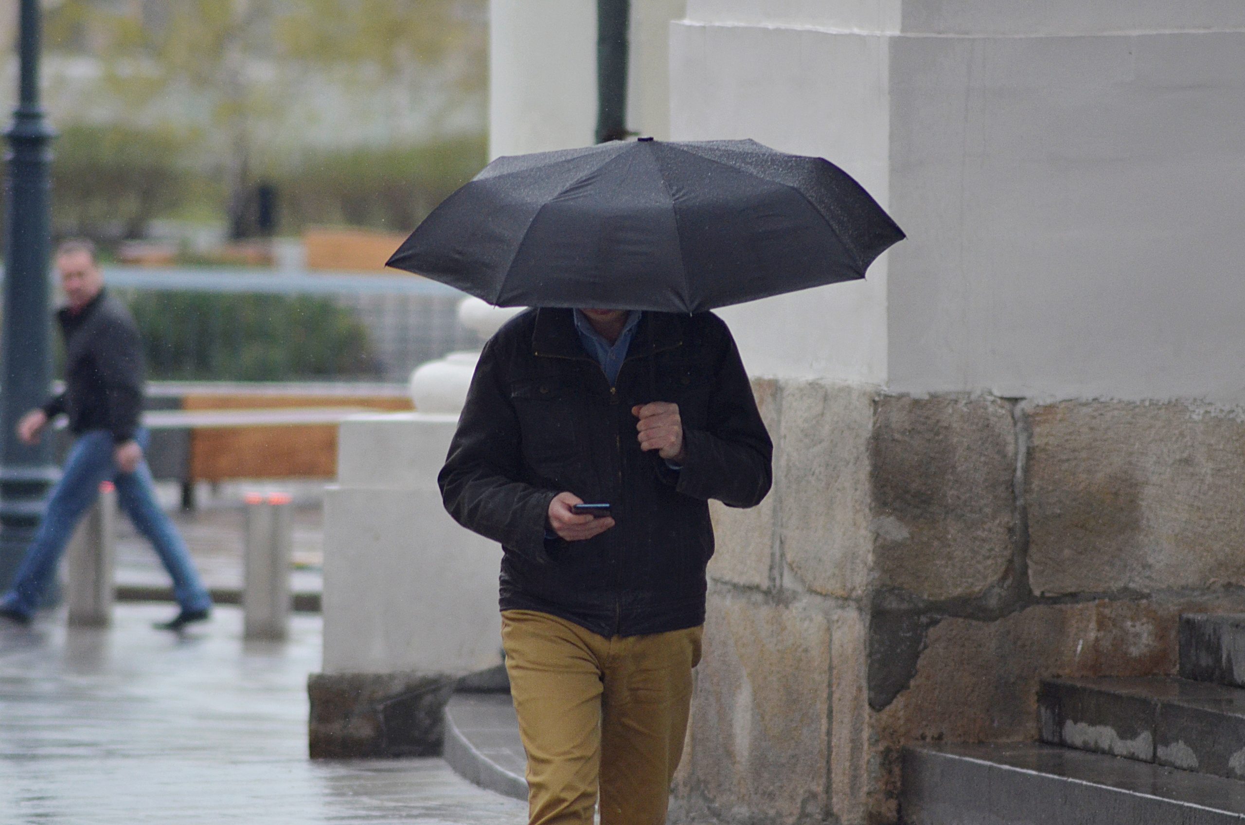 Небольшой дождь и облачность: синоптики рассказали о погоде в столице