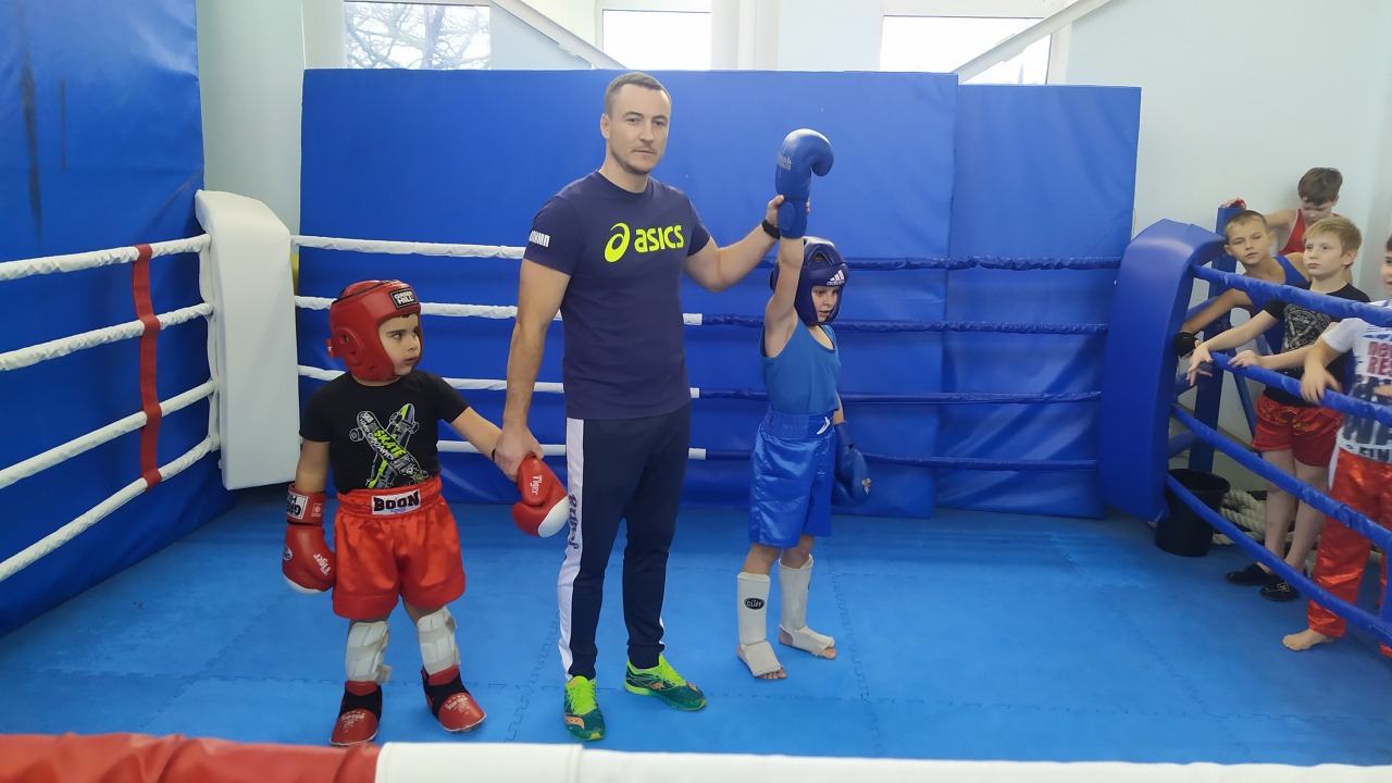 Матч по кикбоксингу состоялся в спортивном клубе «Олимп» в Краснопахорском