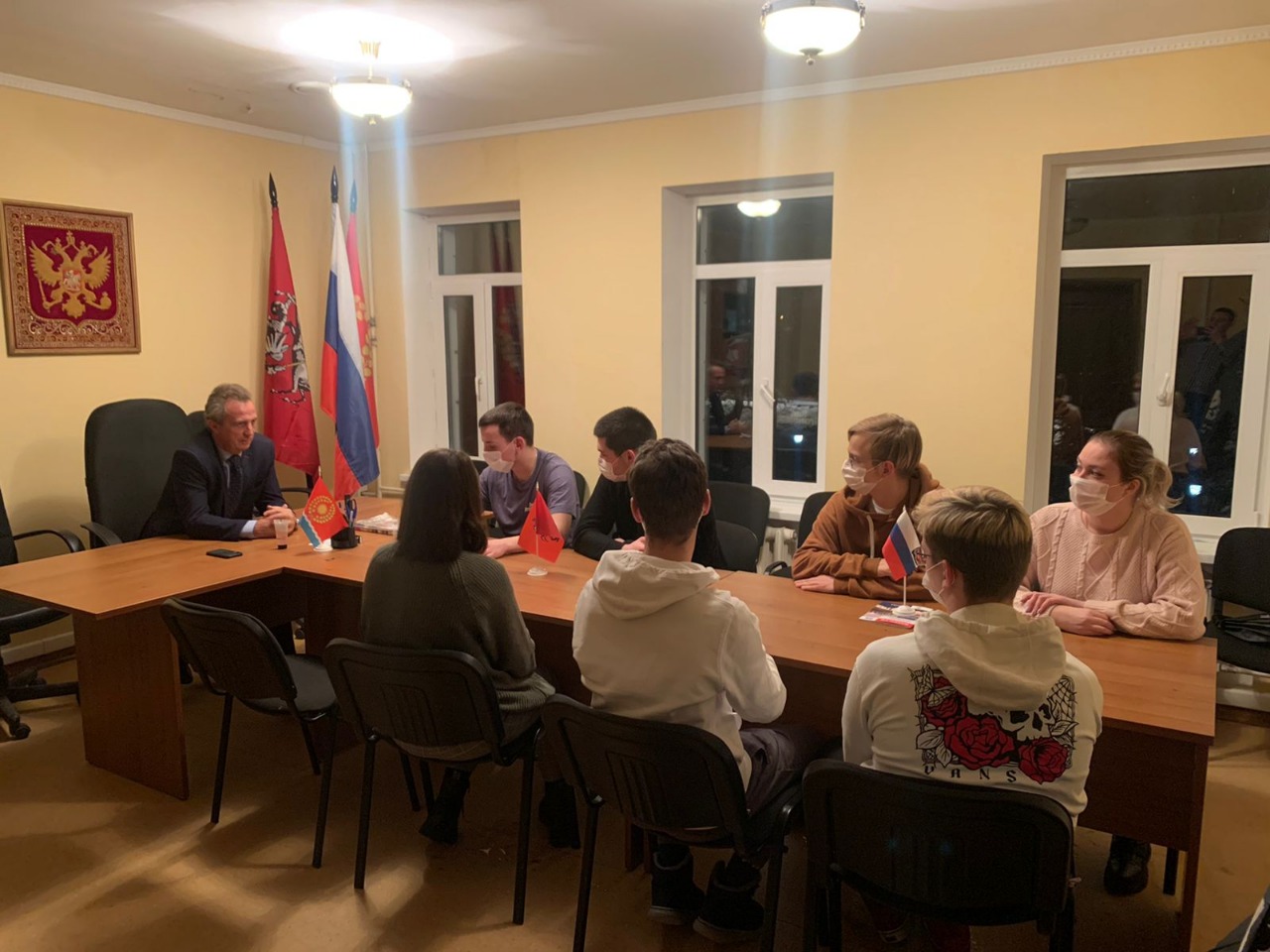 Сотрудники администрации провели встречу с представителями Молодежной палаты в Щаповском