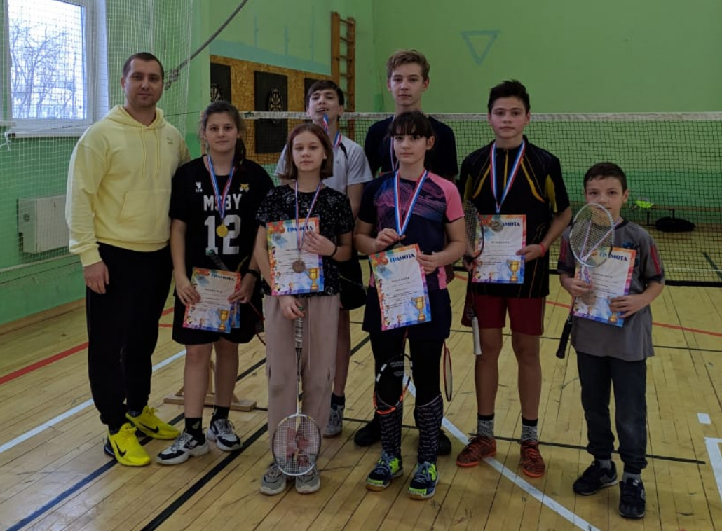 Воспитанники спортивного клуба «Монолит» из Роговского успешно выступили на турнире по бадминтону