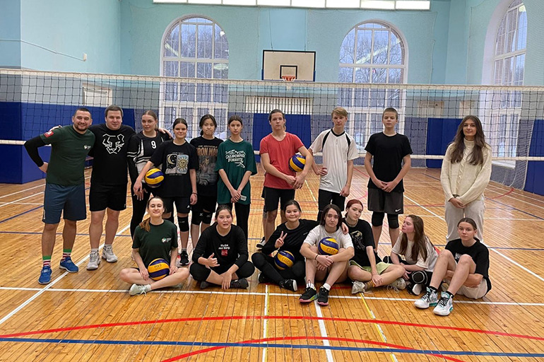 Команда молодых парламентариев Сосенского победила в турнире по волейболу