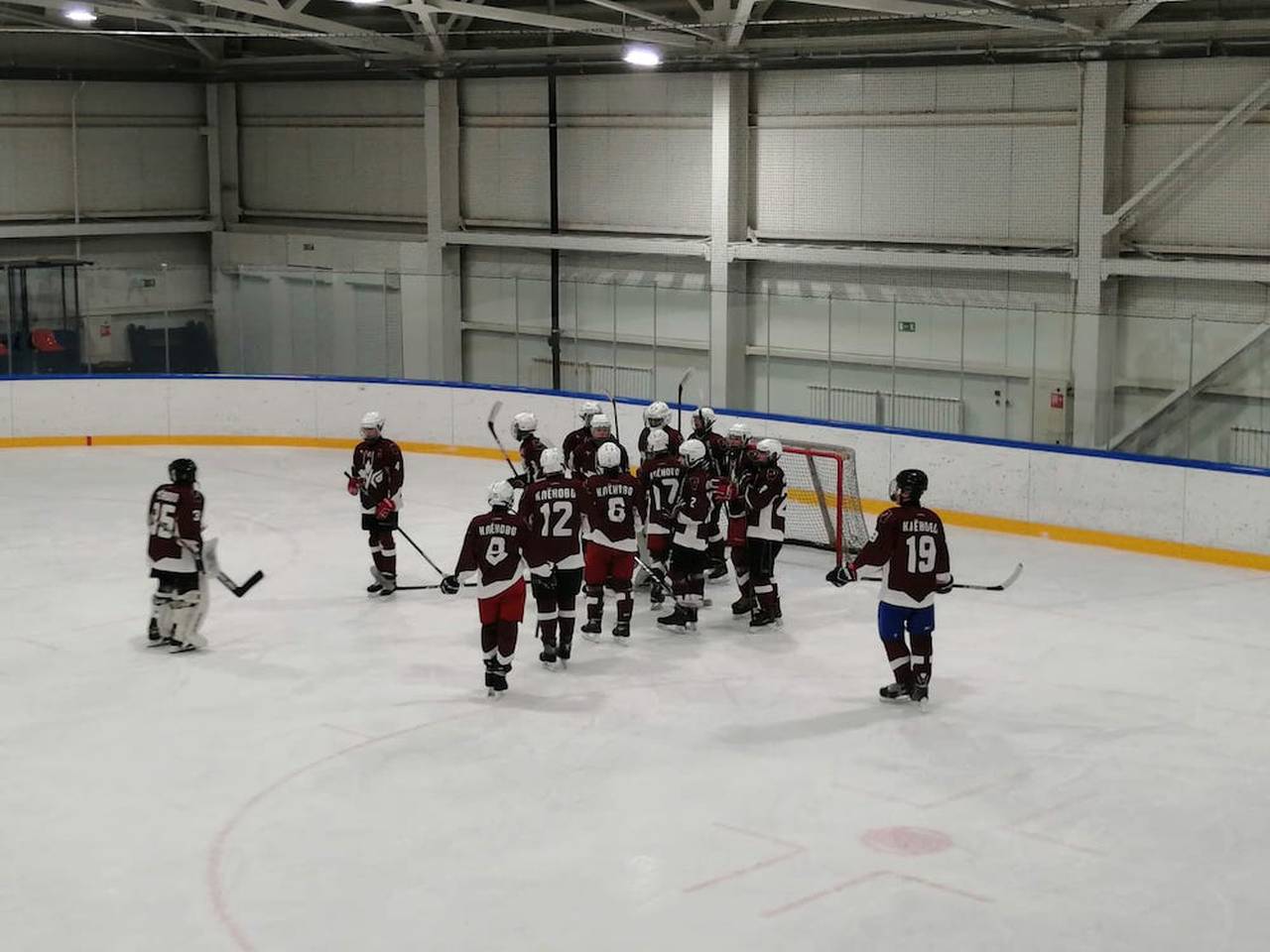 Хоккеисты из Кленовского одержали три победы на турнире «Золотая шайба»