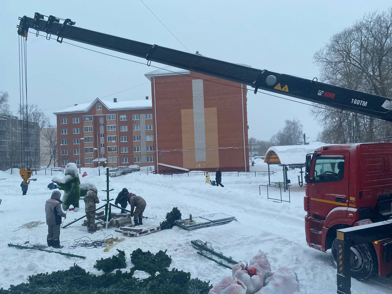Демонтаж новогоднего оборудования завершили в Кленовском