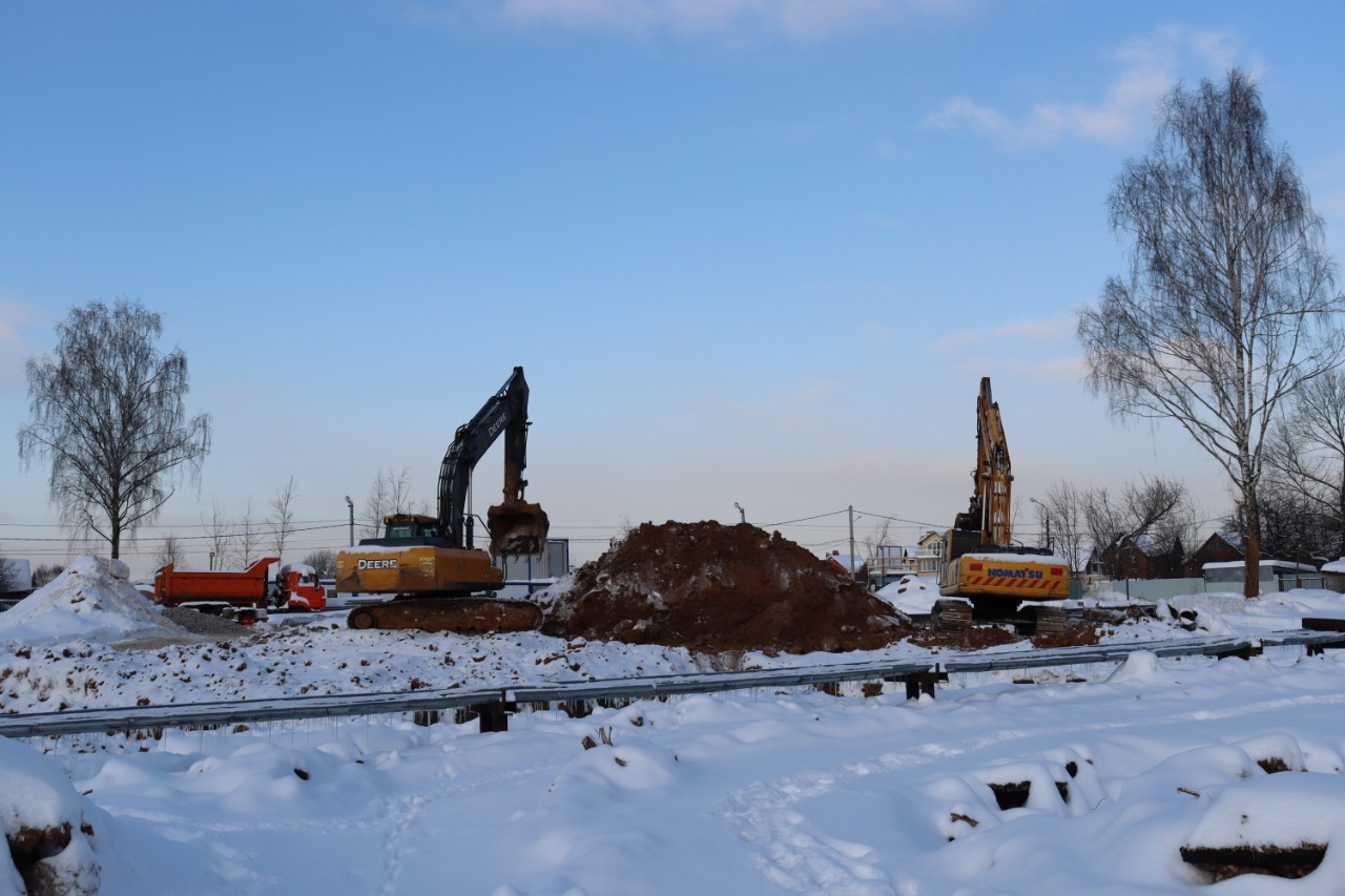 Специалисты приступили к работам по устройству сети ливневой канализации нового корпуса школы №1391 в Первомайском