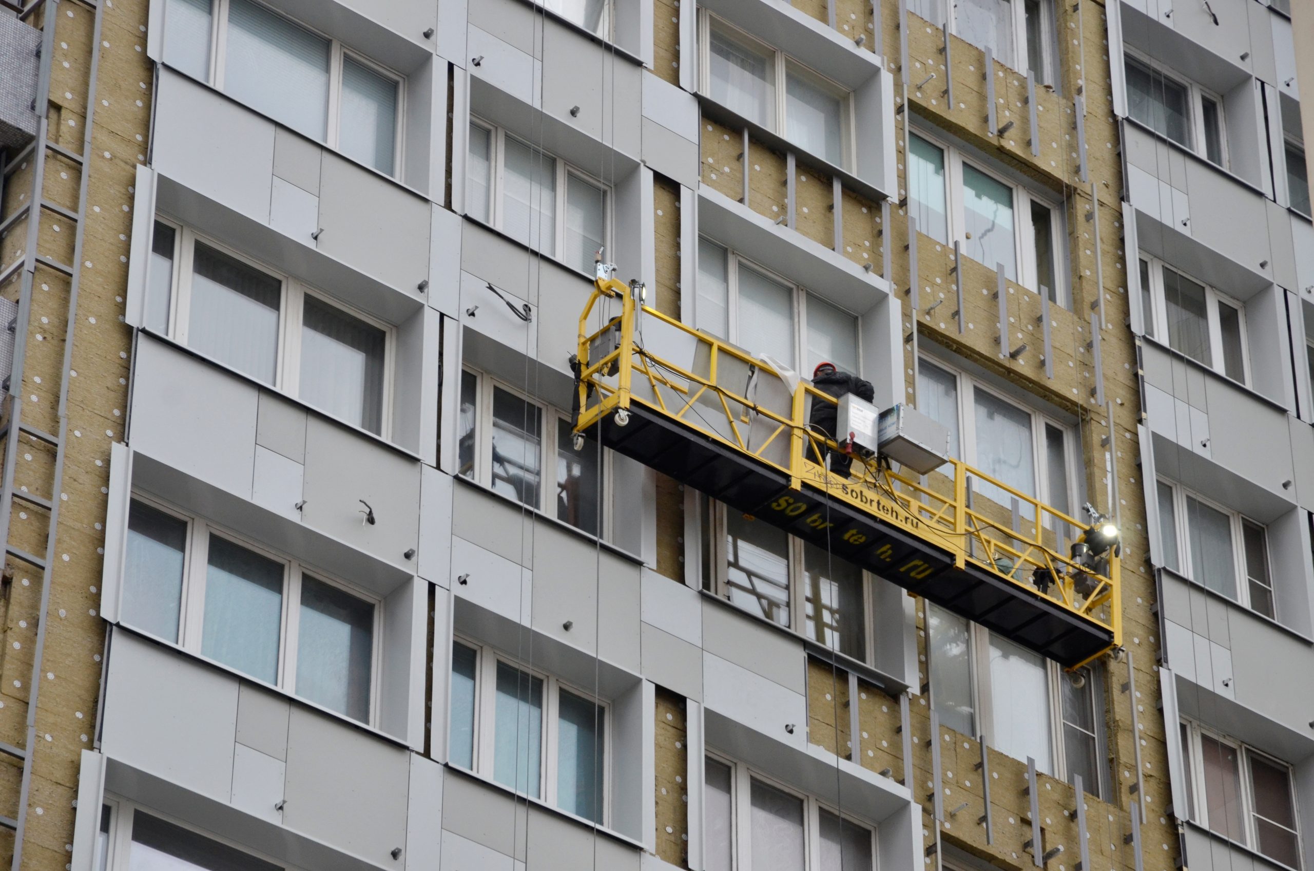 Капитальный ремонт многоквартирных домов столицы возобновили 10 января