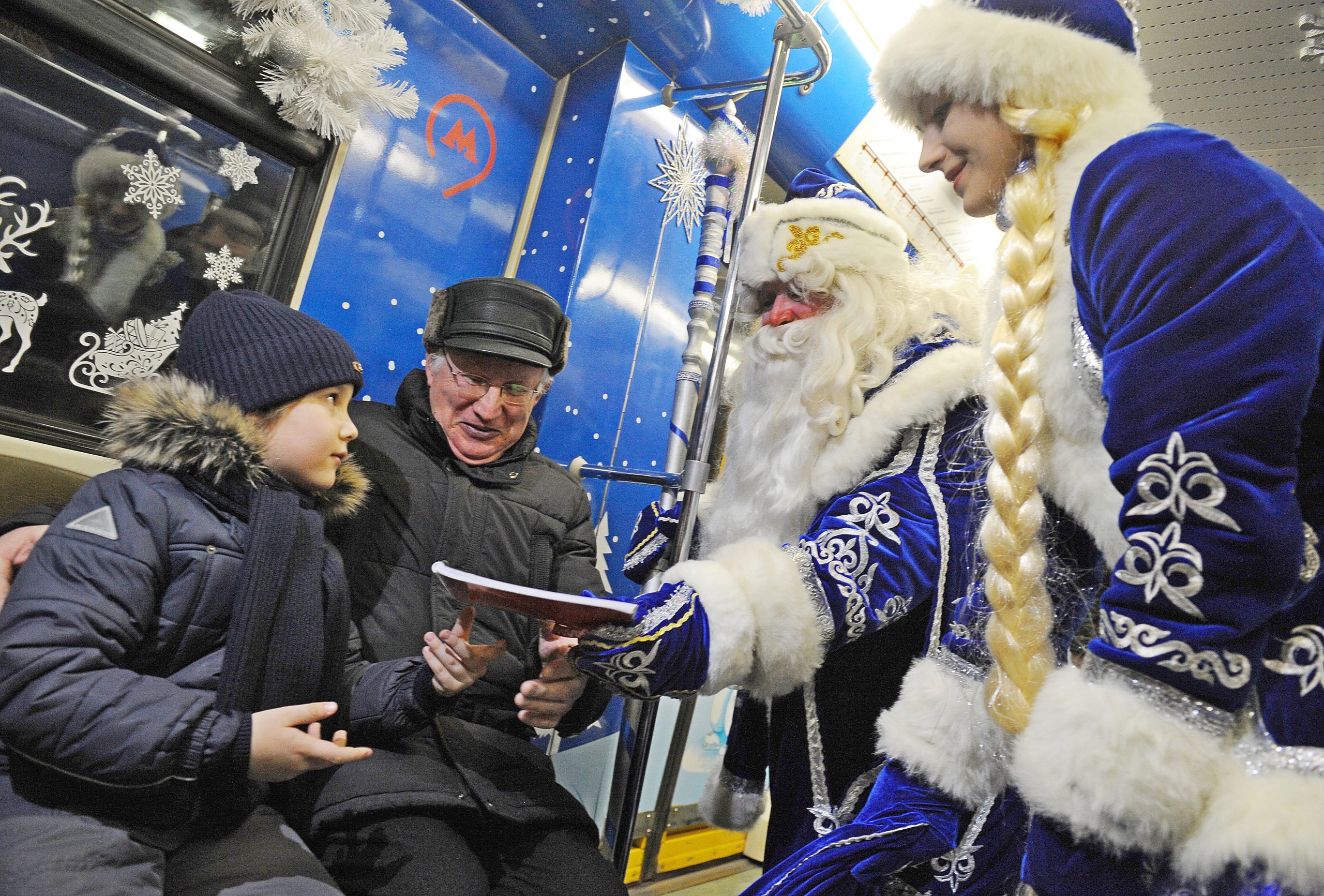 Новогоднюю ночь в столичной подземке встретили более чем 32 000 жителей Москвы