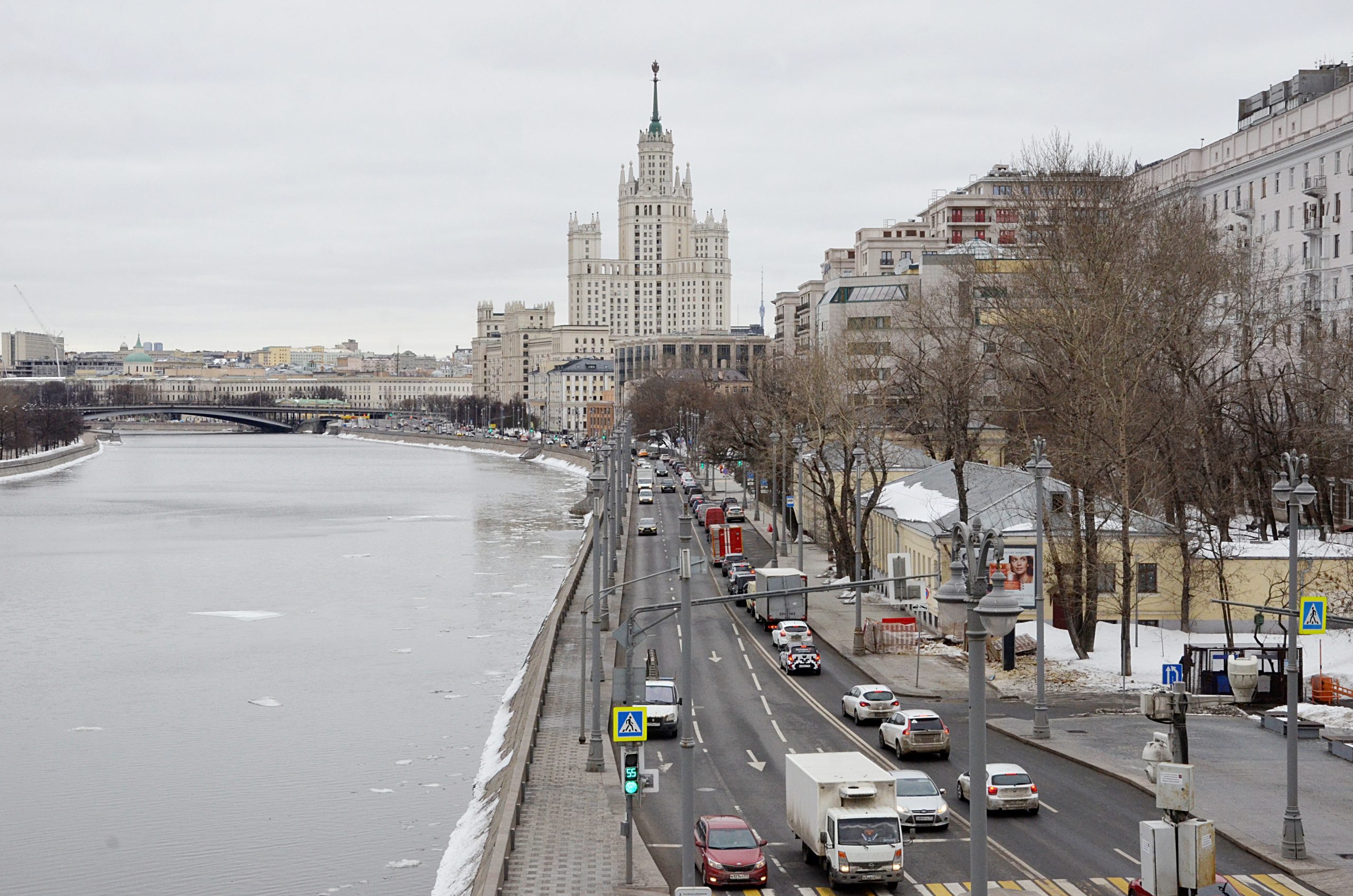 Небольшой снег ожидается в Москве в понедельник
