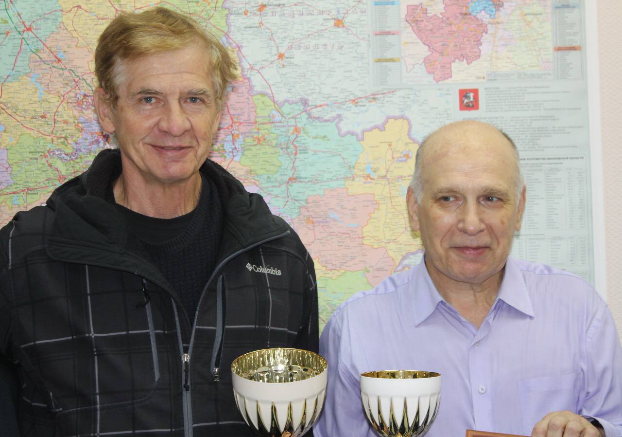 Спортсмены из Щербинки получили кубки и памятные подарки от администрации