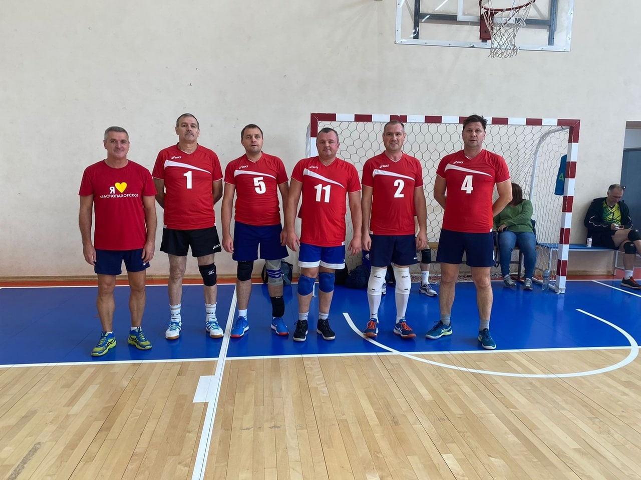 Волейболисты из Краснопахорского заняли третье место в соревнованиях