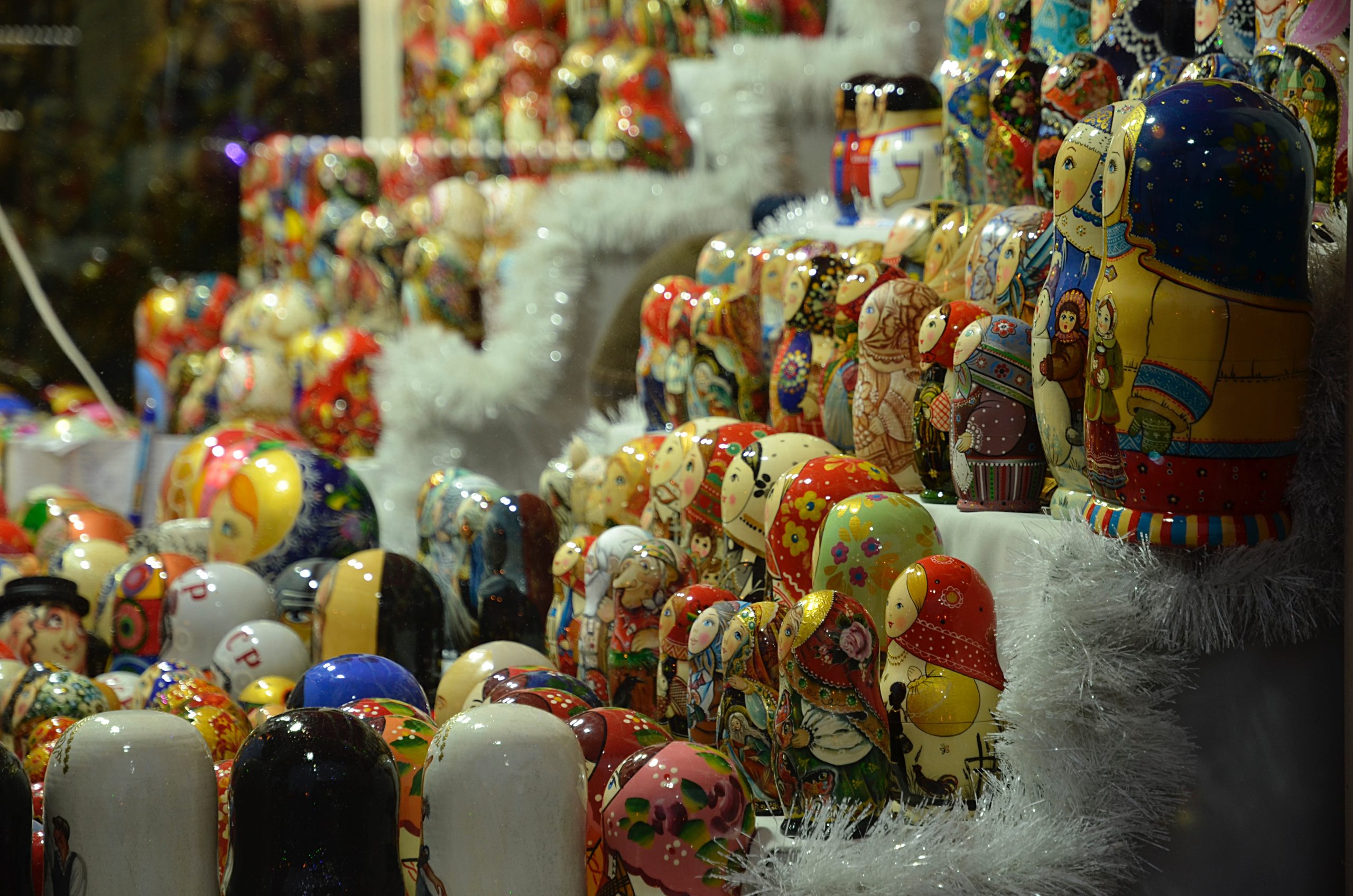 «Серебряные» туристы готовы покупать сувениры. Фото: Анна Быкова, «Вечерняя Москва»