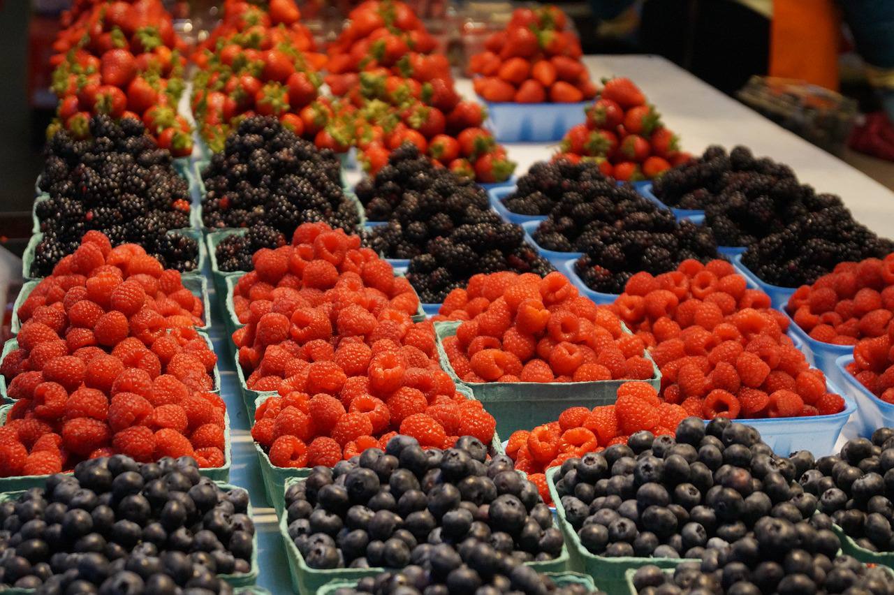 Овощи и фрукты: сельскохозяйственный рынок реконструируют в поселении Марушкинское