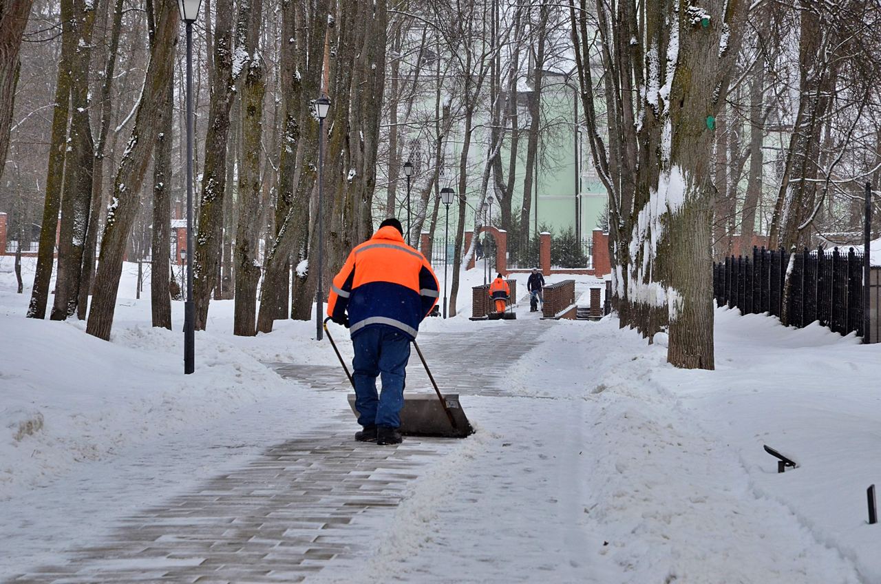 Работы по ворошению снега провели в поселении Мосрентген