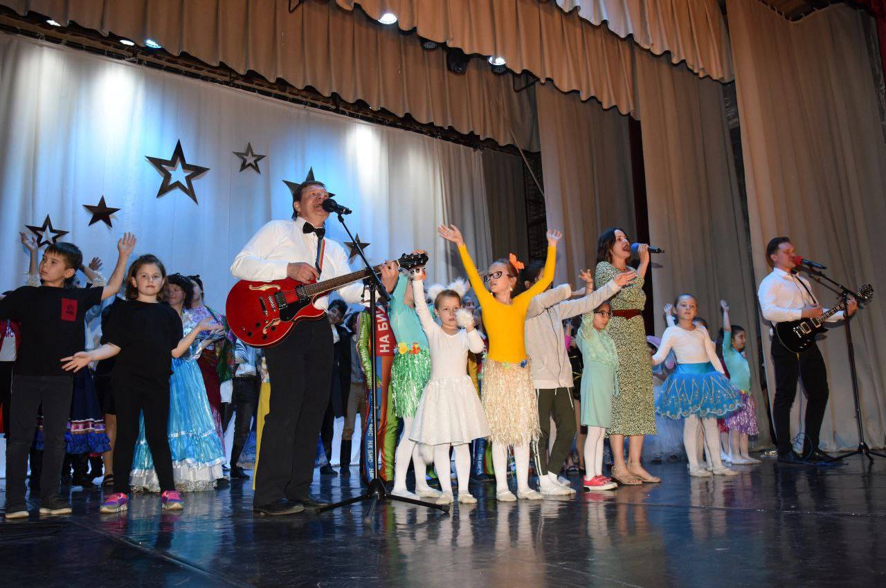 Концерт ко Дню Весны и Труда состоялся в ДК «Звездный» в поселении Краснорахорское
