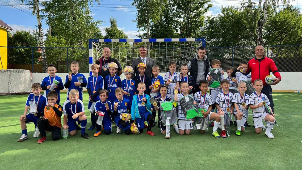 Одна из финальных встреч турнира по мини-футболу прошла в Краснопахорском