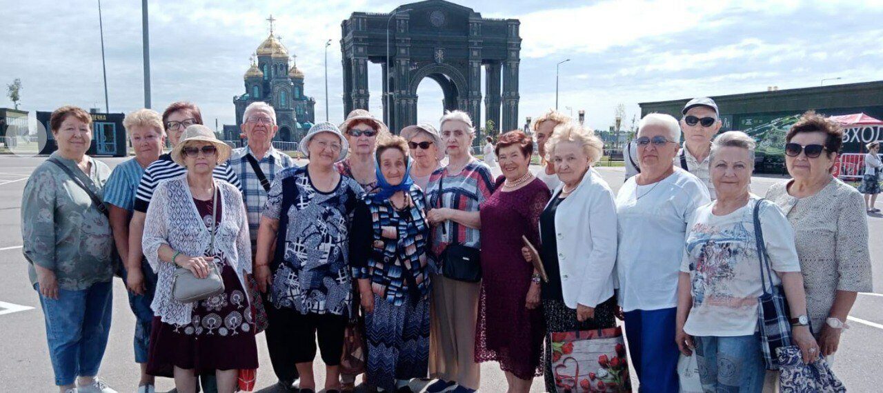 Члены краснопахорского Совета ветеранов посетили обзорную экскурсию по столице