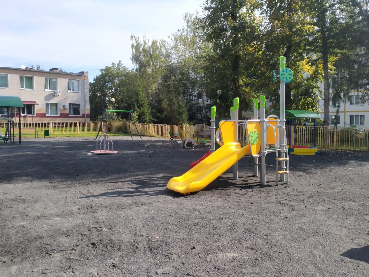 Обновление детских площадок начали в Роговском