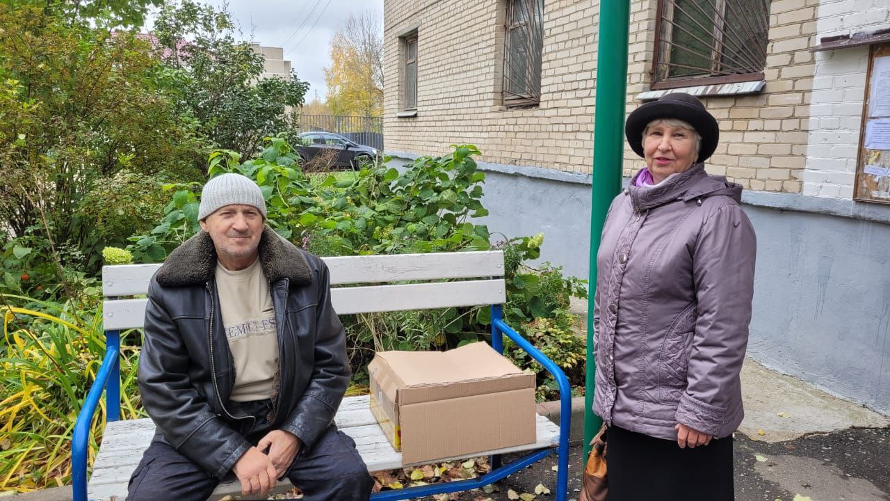 Жители Михайлово-Ярцевского продолжили участие в экологической акции «Зеленый город»